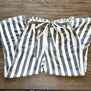 NWT American Eagle Paper bag pants - Size Large